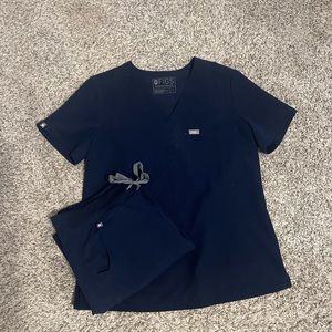 FIGS Core Navy Catarina One Pocket Scrub Top & Zamora Jogger Scrub Pants